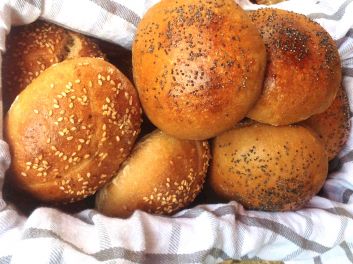 Aroas Sauerteigbrötchen Aroas Sauerteigbrötchen
